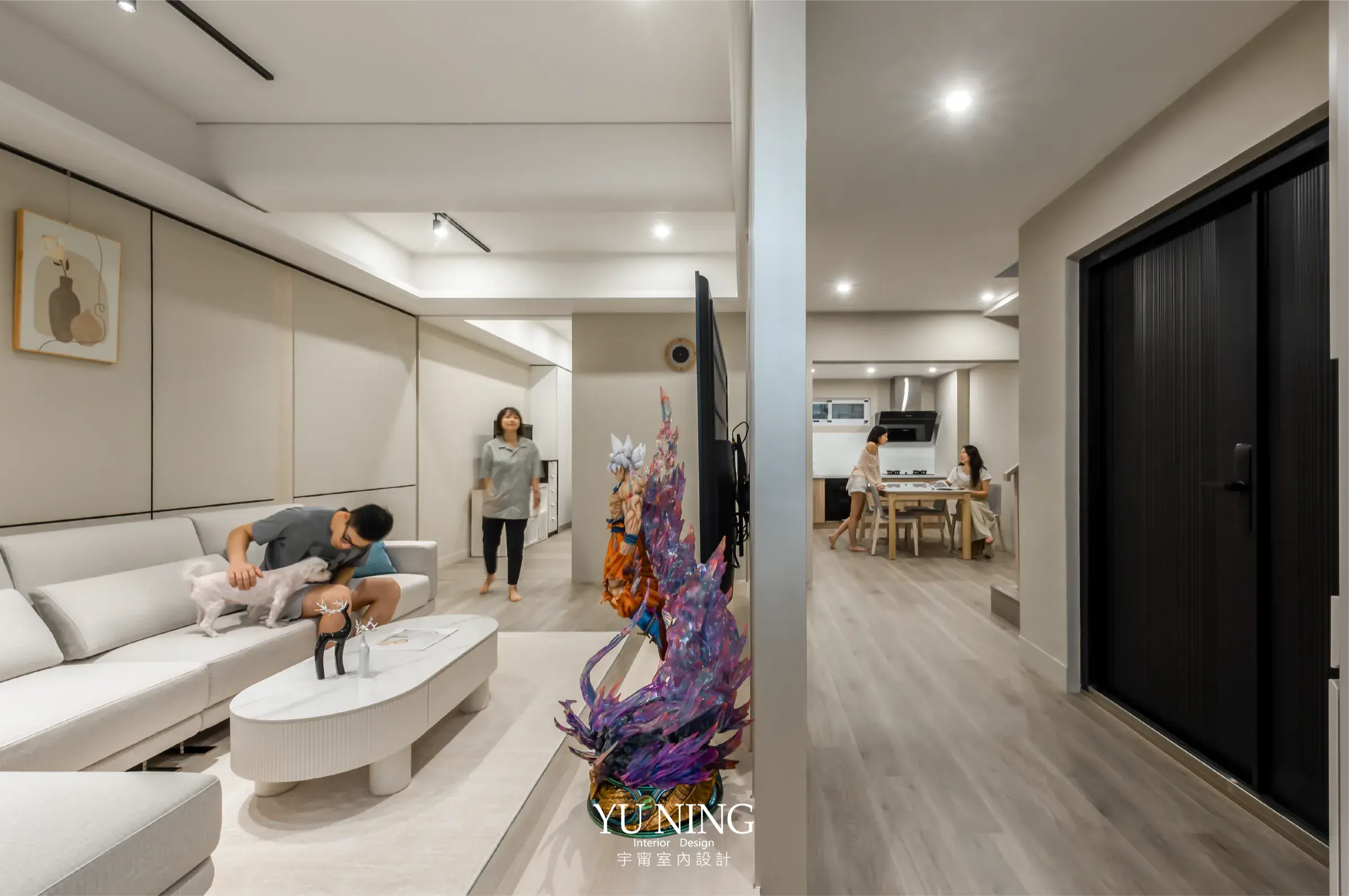 台中南屯高公館客廳,屋主與狗狗入住後的日常